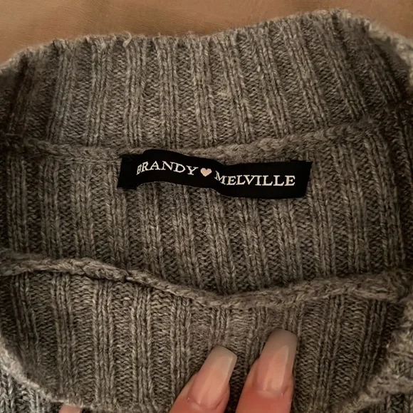 Long sleeve (somewhat crop top) sweater shirt - Picture 2 of 2